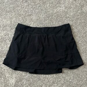 Preowned Lululemon like new pace rival black skirt size 12 Tall